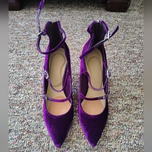 Marc fisher suede heels